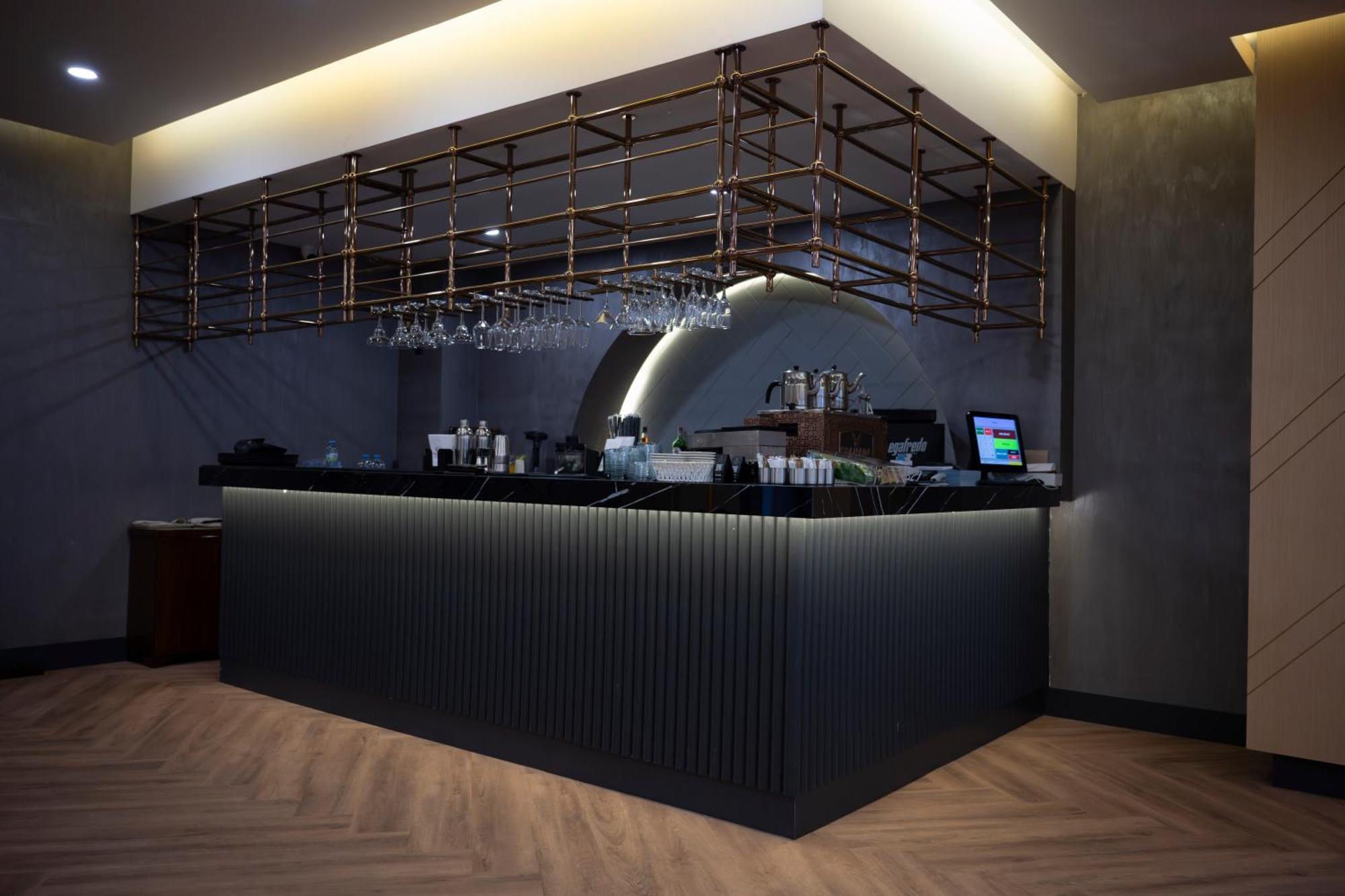 Chamada Prestige And Casino Готель